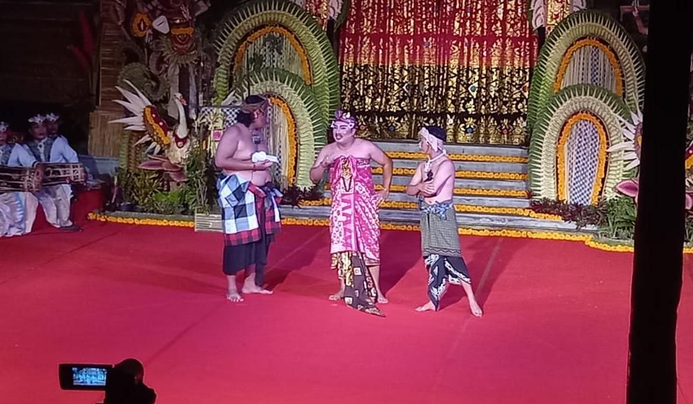 podiumnews.com-Badung Tampilkan 'Katemu ring Tampak Siring'